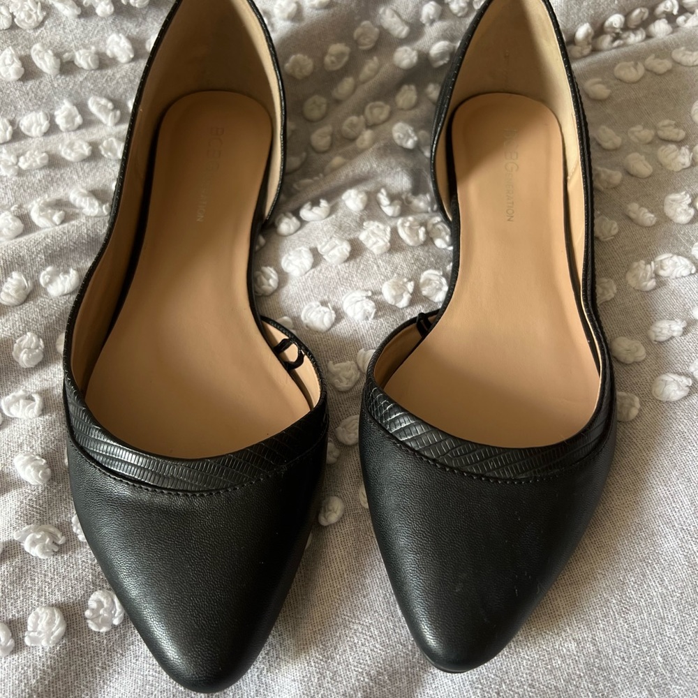 BCBGeneration Black Flats